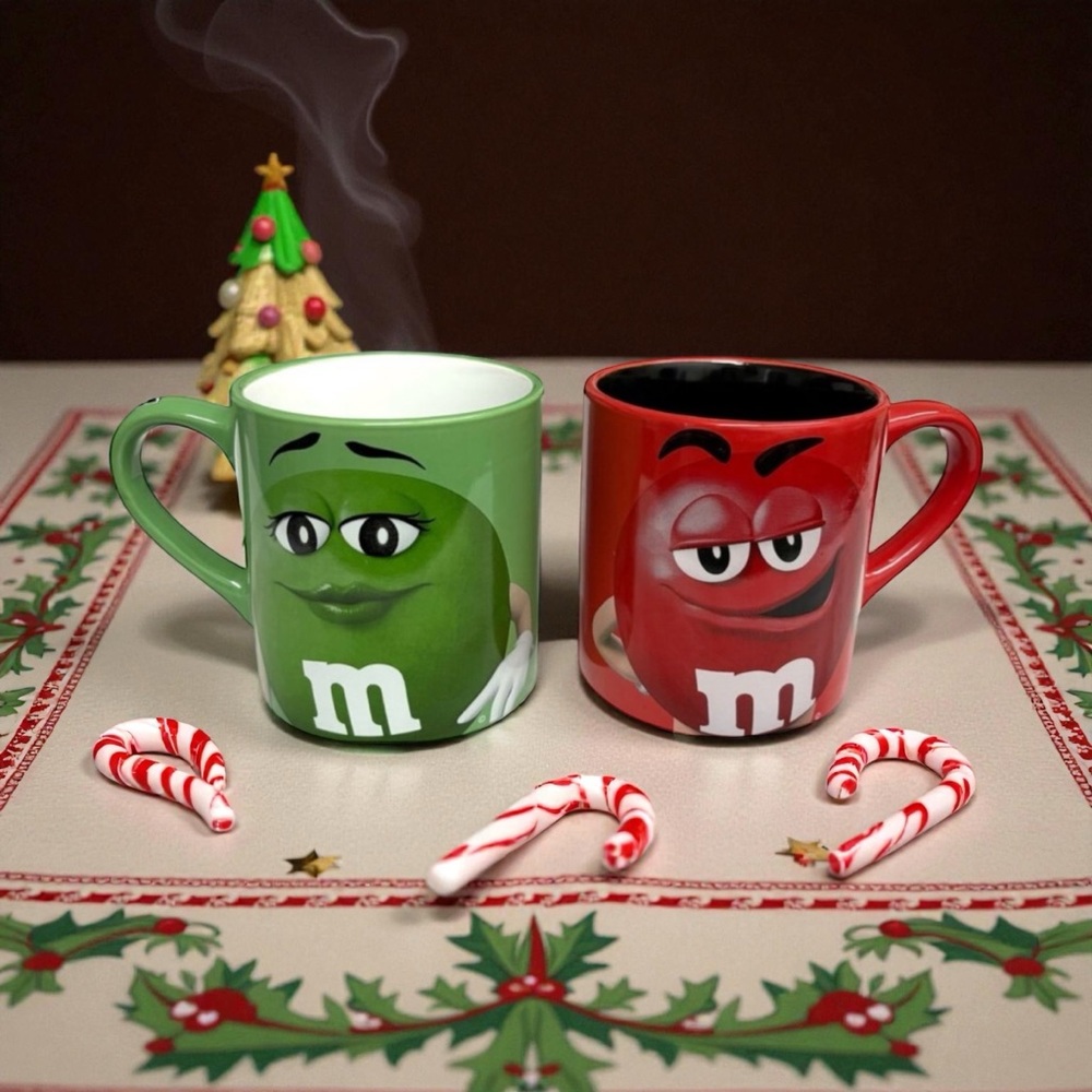 Set of 2 M&M Large Red & GREEN Cocoa/Coffee Mugs Officially Licensed EUC